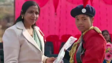 चैनपुर: झारखंड आवासीय विद्यालय चैनपुर में हॉकी सामग्री का वितरण, बच्चों के चेहरे खिले