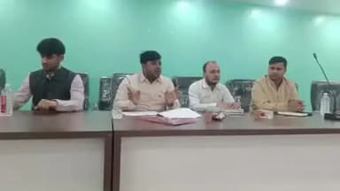 धोरैया: धोरैया के बहुउद्देशीय सभागार में स्वयं सहायता समूह और जनप्रतिनिधियों के बीच समन्वय को लेकर कार्यशाला आयोजित