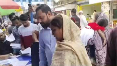 হাসনাবাদ: হাসনাবাদ পঞ্চায়েত সমিতির সামনে SIR সহায়তা কেন্দ্রে উপস্থিত তৃণমূলের বিধায়ক রফিকুল ইসলাম