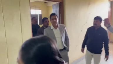 दतिया: बोर्ड परीक्षाओं को लेकर कलेक्टर ने पंडोखर सहित अन्य परीक्षा केंद्रों का किया निरीक्षण, नकल पर सख्ती के दिए निर्देश