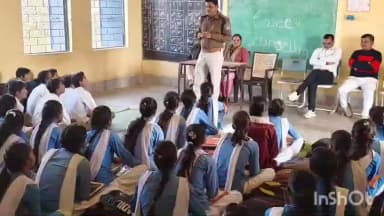 पटेरा: कुम्हारी थाना प्रभारी ने मझगंवा के हायर सेकेंडरी स्कूल में विद्यार्थियों से किया संवाद