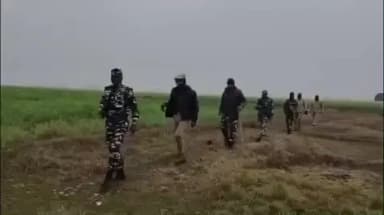 जमुनहा: असनहरिया और रोशनगढ़ क्षेत्र में पुलिस और SSB ने संयुक्त पेट्रोलिंग की, संदिग्ध व्यक्तियों और वाहनों की हुई जांच