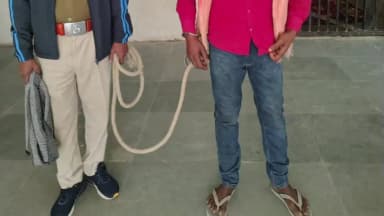 साहेबपुर कमाल: खांरदीरा पुलिस ने शराब मामले में एक वारंटी को किया गिरफ्तार