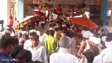 ಮೊಳಕಾಲ್ಮುರು: ಚಿಕ್ಕುಂತಿ ದೇವರಹಟ್ಟಿ ಗ್ರಾಮದಲ್ಲಿ ಮ್ಯಾಸ ಬೇಡ ಬುಡಕಟ್ಟು ಸಂಪ್ರದಾದಯಂತೆ ಅದ್ದೂರಿಯಾಗಿ ನಡೆದ ಶ್ರೀಕಂಪಳರಂಗಸ್ವಾಮಿ ಜಾತ್ರೆ