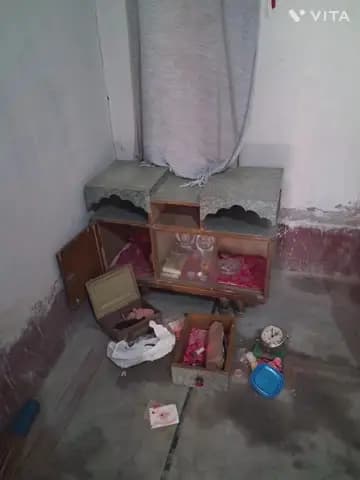 गड़हनी: शिवपुर गांव में दरवाजा तोड़कर लाखों का सामान हुआ चोरी, थाना में दिया गया आवेदन