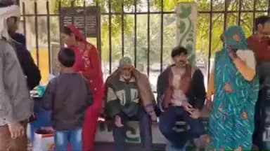 झांसी: रक्सा के ग्राम पुनावली में सरकारी तालाब से अवैध बालू खनन, विरोध करने पर दबंगों ने किसान को पीटा