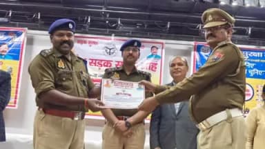 झांसी: राष्ट्रीय सड़क सुरक्षा माह का सीकेसी में समापन, एसएसपी ने छात्र-छात्राओं को यातायात नियमों के प्रति जागरूक किया