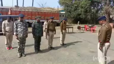 पोड़ैयाहाट: शहीद दिवस पर पोड़ैयाहाट थाना में पुलिसकर्मियों ने बापू को श्रद्धांजलि दी, दो मिनट का मौन रखा