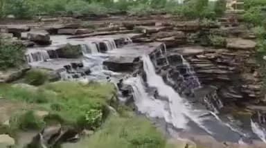 नौगढ़: नौगढ़ का राजदरी–देवदरी जलप्रपात बना जनपद चन्दौली में पर्यटकों की पहली पसंद