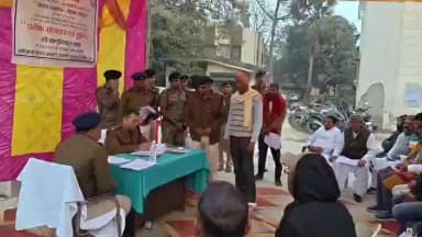पकड़ी दयाल: पकड़ीदयाल थाना में एसपी स्वर्ण प्रभात ने जनता दरबार लगाया, जमीनी विवाद सहित 36 मामलों की हुई सुनवाई