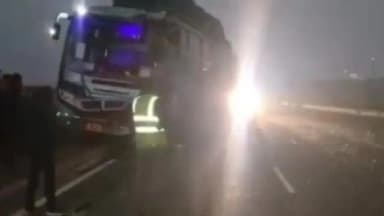 নবগ্রাম: নবগ্রামে লরিকে ধাক্কা যাত্রীবাহী বাসের, সকাল সকাল পথ দুর্ঘটনা জাতীয় সড়কে