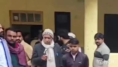 देवबंद: अलीपुरा के मयंक हत्याकांड में न्याय की मांग को लेकर परिजनों और ग्रामीणों ने एसडीएम कार्यालय पर किया धरना प्रदर्शन