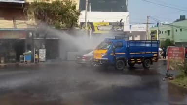 கோவை வடக்கு: விளாங்குறிச்சி பகுதியில் 2 மணி நேரமாக வீணாகும் அத்திக்கடவு குடிநீர் - நடுரோட்டில் பீய்ச்சி அடிக்கும் தண்ணீர்