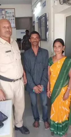 ముధోల్: జిల్లా కేంద్రంలోని కంచరోని చెరువులో దూకి ఆత్మహత్య చేసుకుందుకు ప్రయత్నించిన బాలుడిని కాపాడిన పట్టణ పోలీసులు