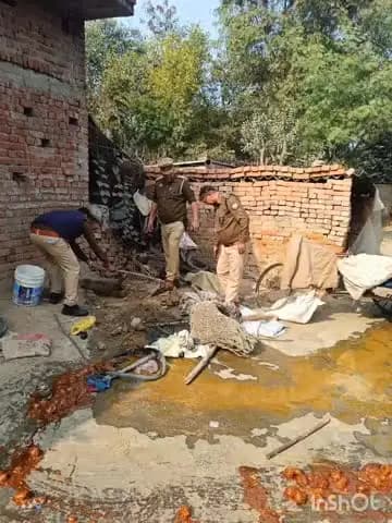 धनघटा: विशेष प्रवर्तन अभियान के तहत आबकारी और पुलिस की संयुक्त कार्रवाई, संठी गांव में 300 किलो महुआ लहन किया गया नष्ट