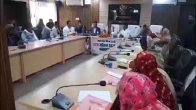 पकड़ी दयाल: नगर पंचायत में अध्यक्ष शंभू पासवान की अध्यक्षता में हुई बोर्ड की सामान्य बैठक, 40 करोड़ खर्च कर नगर का होगा विकास कार्य