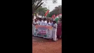 വെള്ളരിക്കുണ്ട്: കോൺഗ്രസിന്റെ നേതൃത്വത്തിൽ കിനാനൂർ കരിന്തളം പഞ്ചായത്തിലേക്ക് പ്രതിഷേധ ധർണ നടത്തി