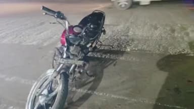 कालका: धर्मपुर कॉलोनी पिंजोर में कालका-पिंजौर हाईवे पर ऑटो और बाइक की टक्कर, ऑटो पलटा