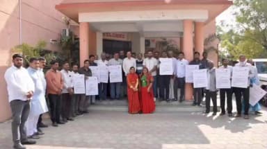 અંજાર: તાલુકા પંચાયત કચેરી ખાતે શિક્ષણ રાજ્યમંત્રીના હસ્તે લાખોના વિકાસ કામના વર્કઓર્ડર એનાયત