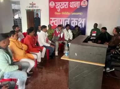 पीरटांड: पीरटांड़ दुष्कर्म मामले में गिरफ्तारी न होने पर बीजेपी प्रतिनिधिमंडल ने खुखरा थाना पहुंचकर सख्त कार्रवाई की मांग की