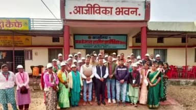 जबेरा: डिंडोरी जनपद के जनप्रतिनिधियों और अधिकारियों ने जबेरा क्षेत्र में आजीविका भवन का किया दौरा