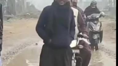 रामपुर: तुमडिया गांव की खराब सड़क हर पल लोगों का ले रही है इम्तिहान लोग सड़क पर जल भराव की समस्या से हैं परेशान #jansamasya