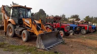 बरही: ग्राम करौंदी खुर्द में तालाब के उत्खनन में लगे एक जेसीबी व दो ट्रैक्टर पुलिस ने पकड़े, ज़ब्त कर थाने में खड़े कराए