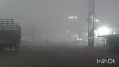 आष्टा: कोहरे से घटी दृश्यता, वाहन चालक हेडलाइट जलाकर चल रहे, पश्चिमी विक्षोभ से मौसम में बदलाव की आशंका