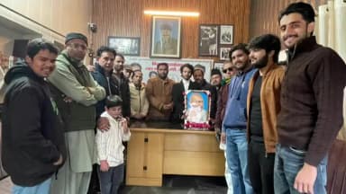 रामपुर: शुक्रवार को शहर कांग्रेस कार्यालय में राष्ट्रपिता महात्मा गांधी की पुण्यतिथि पर श्रद्धांजलि अर्पित की गई