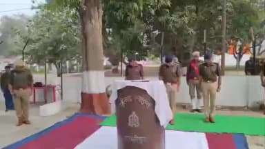 मुहम्मदाबाद: गाज़ीपुर पुलिस लाइन में शहीद दिवस पर एसपी डॉ. ईरज राजा ने शहीदों को दी श्रद्धांजलि