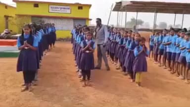 आरंग: शासकीय पूर्व माध्यमिक शाला चरौदा में बच्चों ने गांधी जी के प्रिय गीतों को गाकर बापू को याद किया