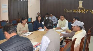 चूरू: जिला कलक्टर अभिषेक सुराणा ने जिला मुख्यालय पर संचालित मातुश्री कमला गोयनका टाउन हॉल की प्रबंधन समिति की बैठक में विभिन्न बिन्दुओं पर की चर्चा