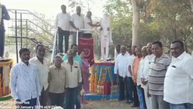బీబీపేట: వాసవి క్లబ్ ఆధ్వర్యంలో మహాత్మా గాంధీ వర్ధంతి సందర్భంగా, గాంధీ విగ్రహానికి పూలమాలలు వేసి నివాళులు అర్పించారు