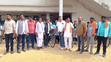 दरभा: सरस्वती सायकल वितरण योजना के तहत कुकानार विद्यालय में 17 छात्राओं को मिली सायकल, विधायक विनायक गोयल ने दी शुभकामनाएं