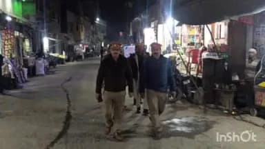 अलीगंज: अलीगंज पुलिस ने कस्बे में देर रात चलाया पैदल गश्त अभियान, कई वाहनों की तलाशी और संदिग्धों से की पूछताछ