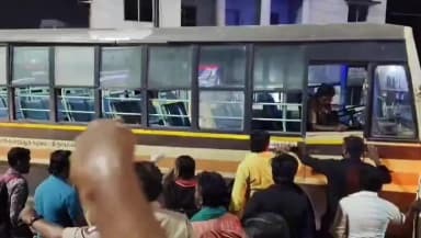 பாளையங்கோட்டை: வண்ணாரப்பேட்டை அண்ணா சாலையில் அரசு பேருந்து மோதி முதியவர் உயிரிழப்பு. போலீசார் விசாரணை.