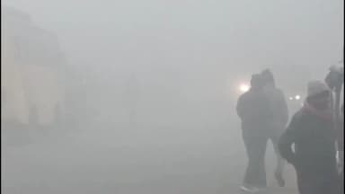 जगदीशपुर: जगदीशपुर में धने कुहासे के कारण ठंड बढ़ी, गाड़ियों की रफ्तार हुई धीमी