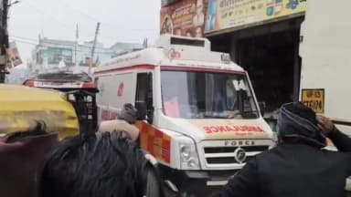 अलीगंज: अलीगंज में भीषण जाम, एंबुलेंस फंसी, गांधी चौराहा से पुराने बस अड्डे तक पुलिस ने खुलवाया जाम
