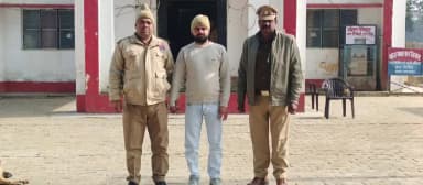 पुवायां: नाबालिग छात्रा का पीछा और मारपीट मामले में वांछित आरोपी को किया गया गिरफ्तार