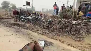 एलिया ब्लॉक के इमलिया समिति में यूरिया के लिए लगी भीड़
#DM @DM