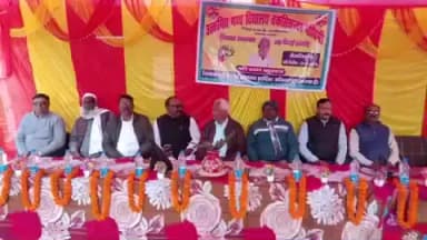 मोरवा: उत्क्रमित मध्य विद्यालय चक सिकंदर पश्चिम के प्रधानाध्यापक रामकुमार सेवानिवृत्त, दी गई विदाई