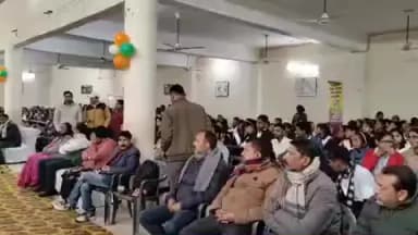 पीलीभीत: वीरांगना अवंती बाई स्कूल में आयोजित हुआ राष्ट्रीय सड़क सुरक्षा माह का समापन कार्यक्रम