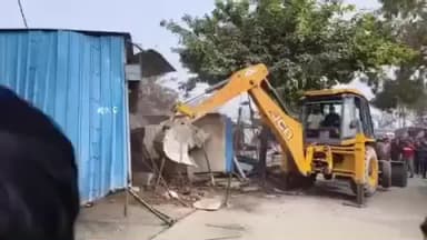 इसुआपुर: सढ़वारा बाजार में जेसीबी मशीन से अतिक्रमण हटाया गया