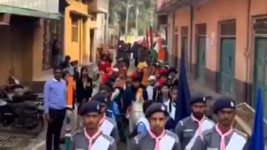 निचलौल: सिसवा में निकाली गई 800 मीटर लंबी भव्य तिरंगा यात्रा