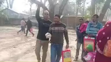 দেগঙ্গা: ভারতীয় প্রমাণ করতে দাদুর কবরের মাটি নিয়ে এসআইআর শুনানি কেন্দ্রে হাজির হলেন দেগঙ্গার কামাদুল মন্ডল