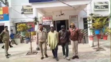 नौगावां सादात: नौगांवा थाना पुलिस ने अवैध खनन करने वाले 2 वारंटियों को किया गिरफ्तार