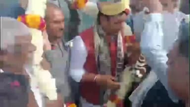 झाला की चौकी में स्थायी रोडवेज बस स्टैंड की मांग को लेकर ग्रामीणों ने कैबिनेट मंत्री अविनाश गहलोत को सौंपा ज्ञापन