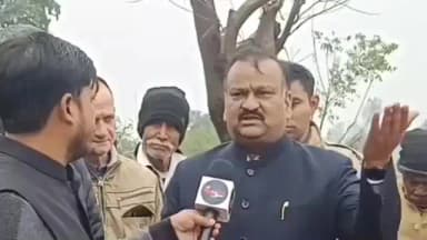 तिलहर: मरैना गांव में ग्रामीणों का अनिश्चितकालीन धरना, पूर्व विधायक राजेश यादव ने सुनी उनकी समस्याएं