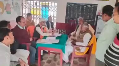 नौगढ़: नौगढ़ में विशेष गहन पुनरीक्षण अभियान को लेकर विधायक कैलाश खरवार की बैठक