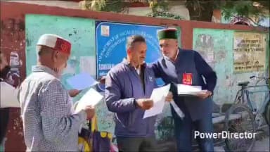 नाहन: नाहन में CPIM ने मनरेगा बचाओ अभियान के तहत लोगों को बांटे पर्चे, योजना में हुए संशोधन को बताया जन विरोधी